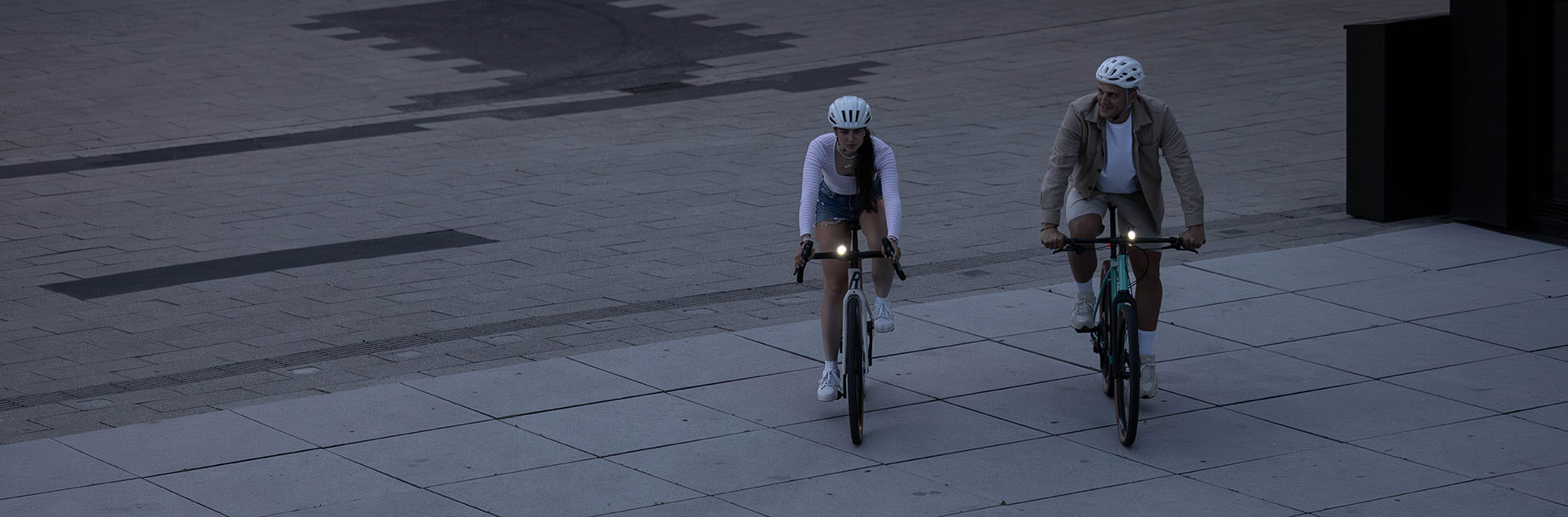 SIGMA AURA 40 - Bike Light by night