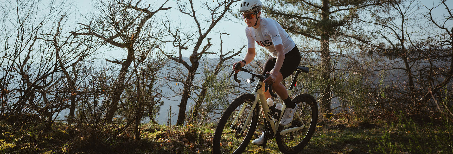 AURA 100 mounted on gravel bike while riding
